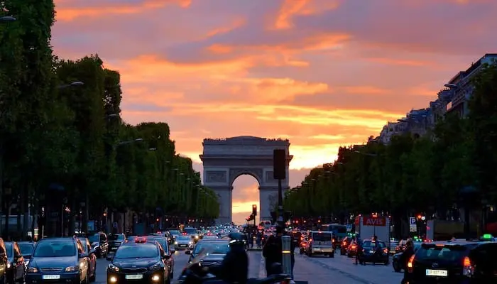 Maringá Turismo indica melhores destinos no inverno: O Arco do Triunfo é um dos pontos turísticos imperdíveis de Paris