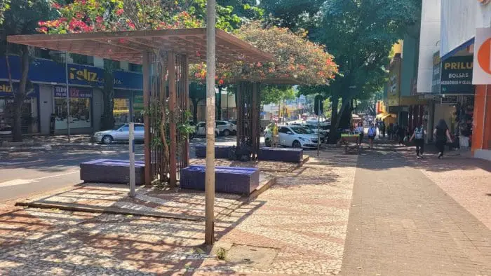 Comércio tradicional de Foz do Iguaçu: a Avenida Brasil é uma das principais vias da região central de Foz do Iguaçu