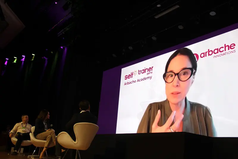 ESG é pauta financeira: Do telão do evento, Ana Paula Abranche comenta