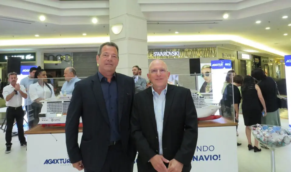 Renan Chieppe, Vice-Presidente da Divisão Passageiros do Grupo Águia Branca e Aldo Leonel Filho, Presidente da Agaxtur (Crédito Nicole Hais)