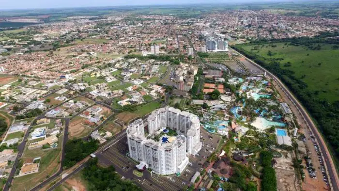 Pesquisa da Quero Passagem: vista aérea da cidade de Olímpia