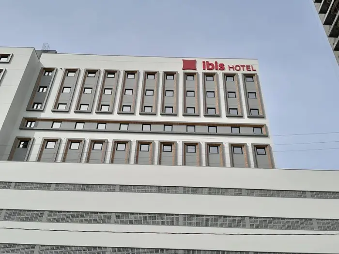 Atrio anuncia ampliação em SC: Fachada do Ibis Tubarão
