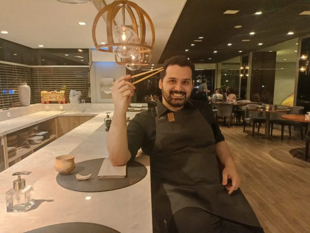 Lucas Coelho, chef dos restaurantes Hai Yo e Garbo, ambos no hotel Grand Mercure Curitiba Rayon (Foto - Zaqueu Rodrigues)