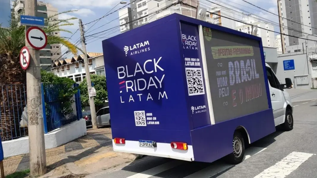Carro de som da Latam