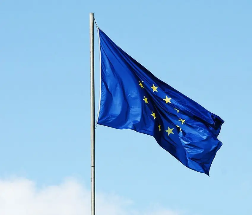 Bandeira da união europeia - Turismo na Europa: autorização para viagens via Etias é adiada para 2025 (Foto: Pixabay)