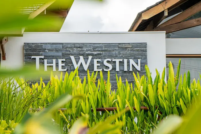 O The Westin Porto de Galinhas terá férias encantadas: placa do resort