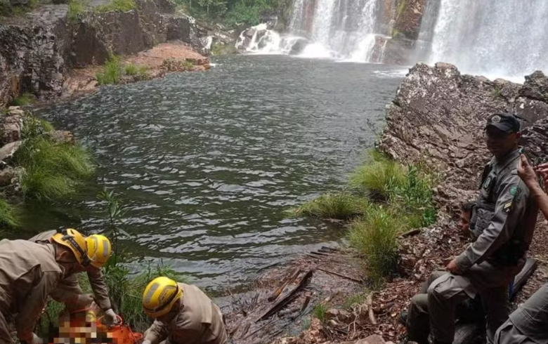 Turista escorregou e se afogou, segundo os bombeiros