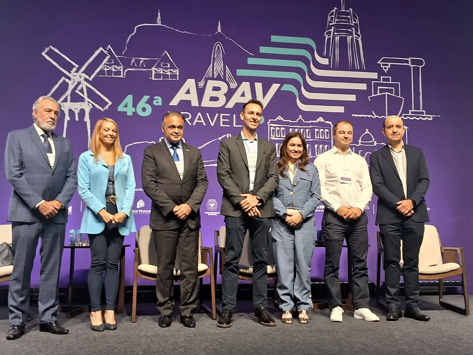 Da esquerda para a direita: Celso Guelfi (GTA), Alexandra Caprioli (Secretária de Turismo de Campinas); Roberto de Lucena (Secretário de Turismo paulista); Bruno Waltrick (presidente da Abav SP/Aviesp); Ana Carolina Medeiros (presidente Abav Nacional); Raffaele Cecere (Grupo R1) e Antônio Dias (grupo Royal Palm)