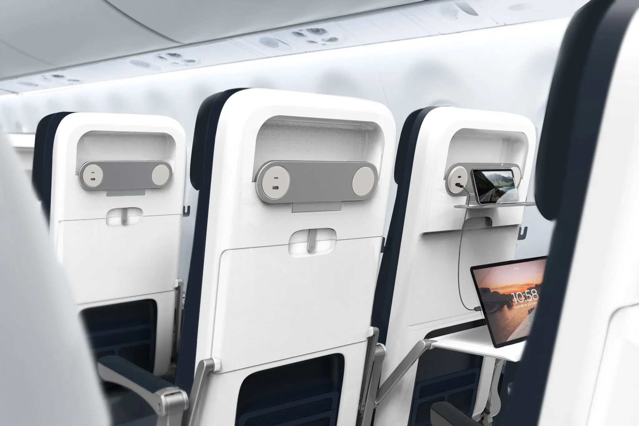 Suporte antiderrapante para celular e entradas USB A e C para carregar equipamentos eletrônicos - Foto: Divulgação Air France