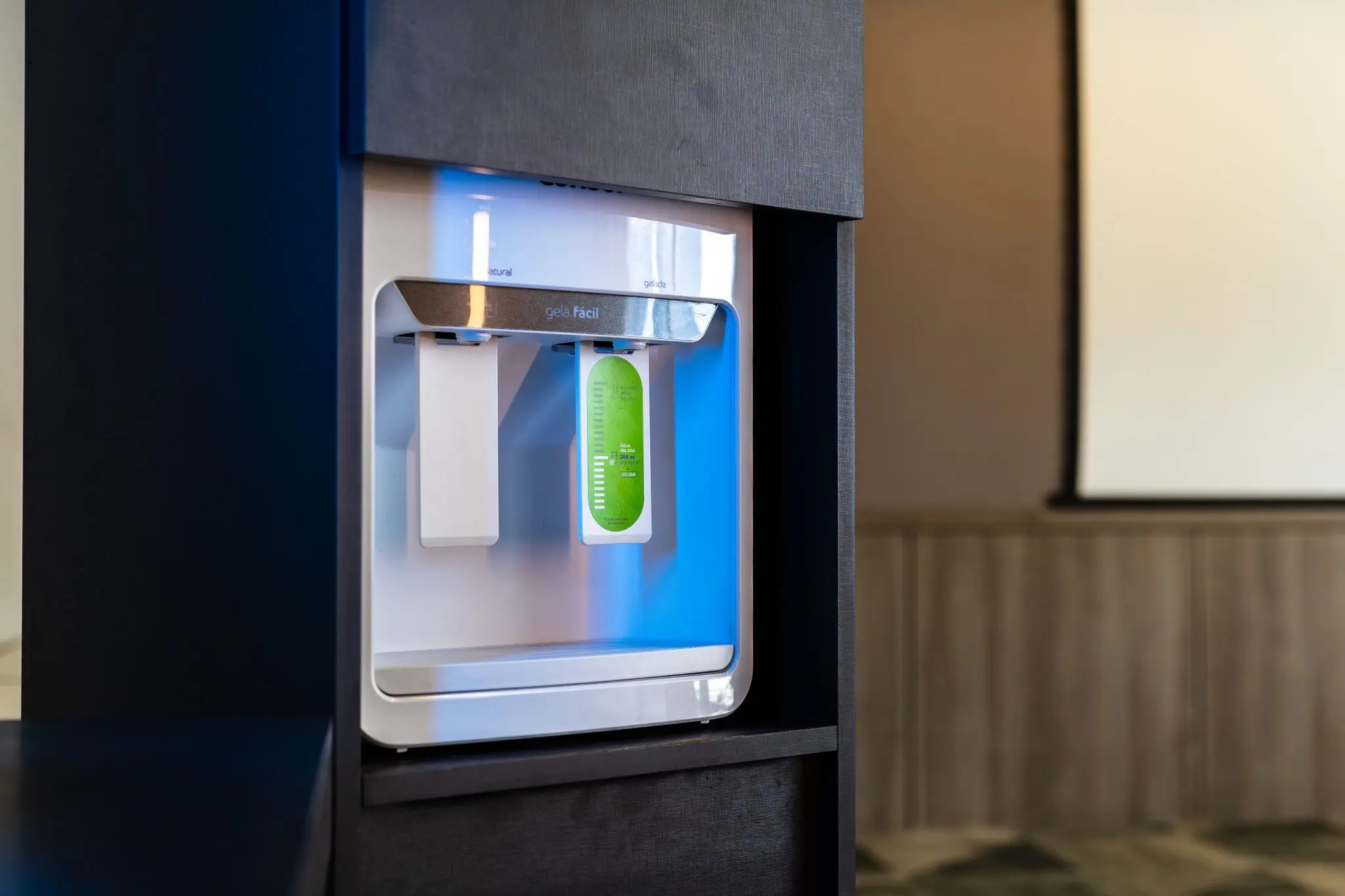 Dispensador de água no Novotel Berrini de Brasil - Foto: divulgação Accor