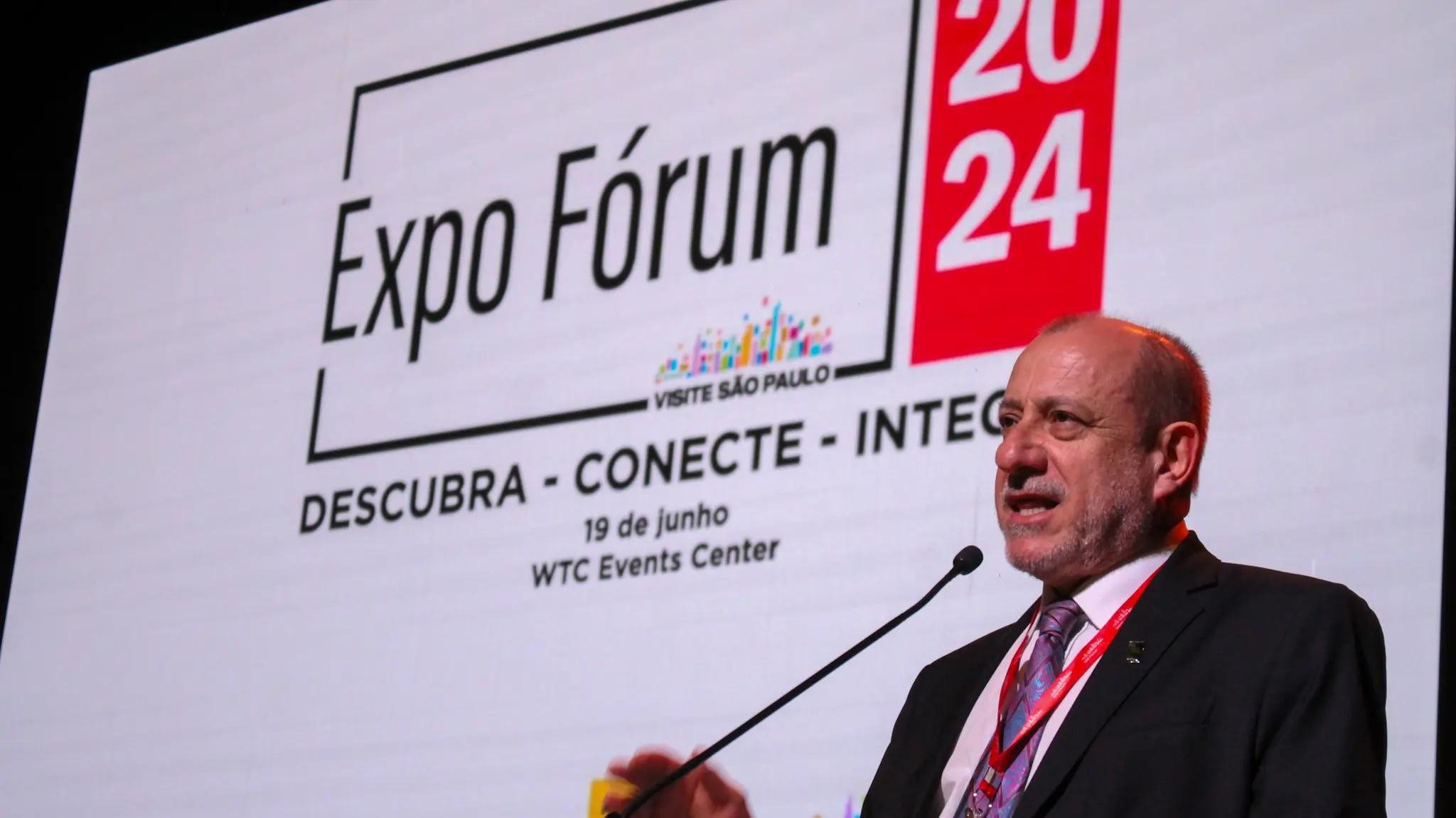 Toni Sando, presidente executivo do SPCVB, durante apresentação sobre Marketing e Destinos na Expo Fórum 2024 - Foto: Felipe Maresca / DT