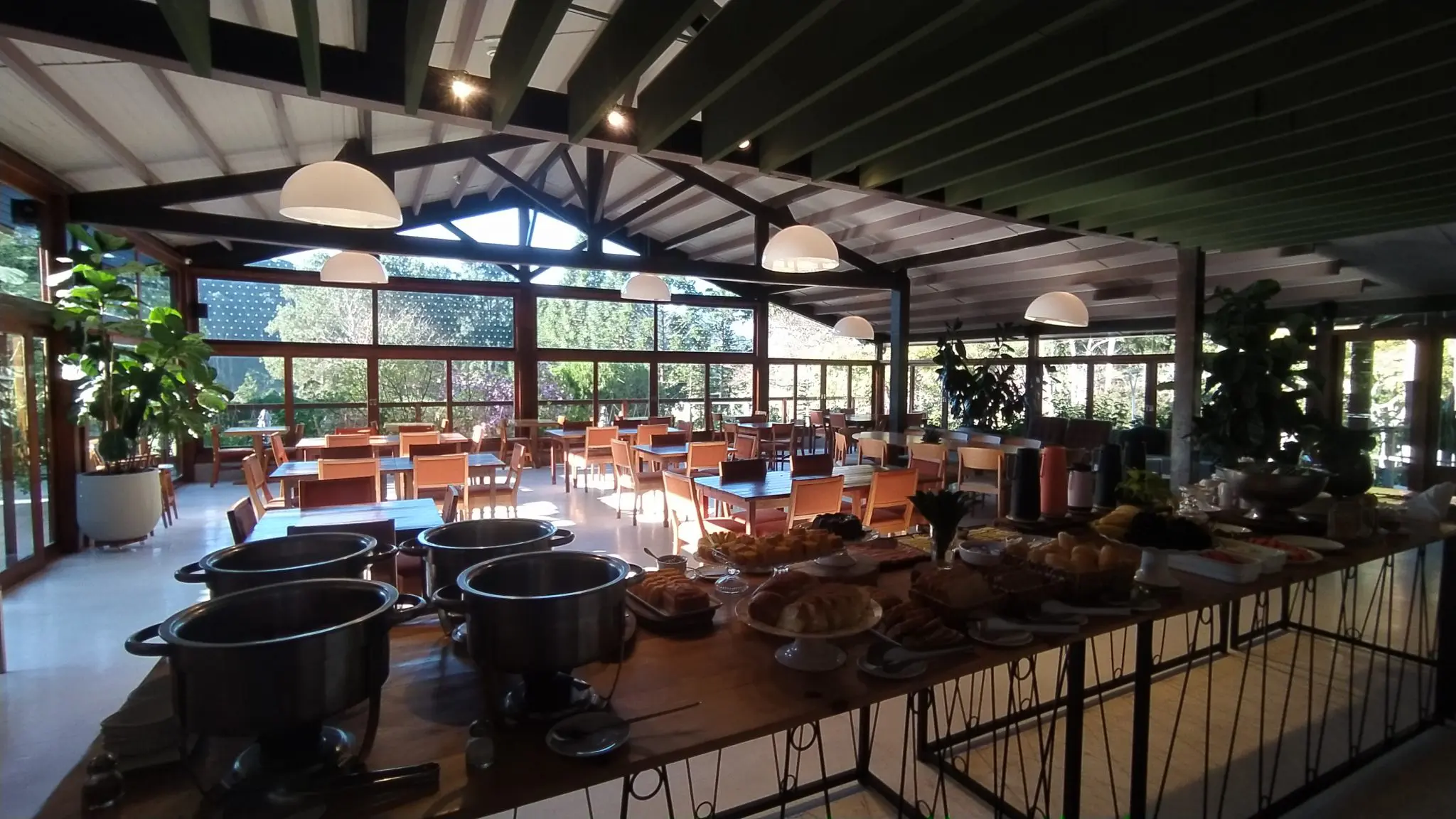 Refeições podem ser feitas com vista para área verde, no Natureza Eco Lodge - Bruno Almeida - DT