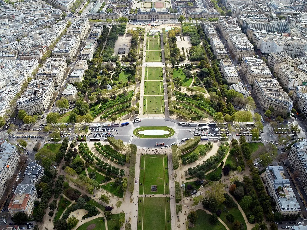 Parque Champs de Mars em Paris - Foto: Pixabay