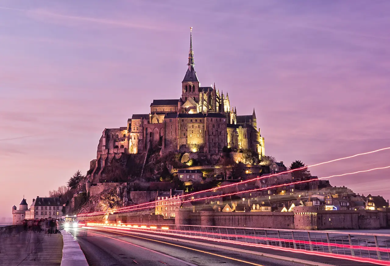 ônibus para o Mont-Saint-Michel (Foto: Annabel_P / Pixabay)