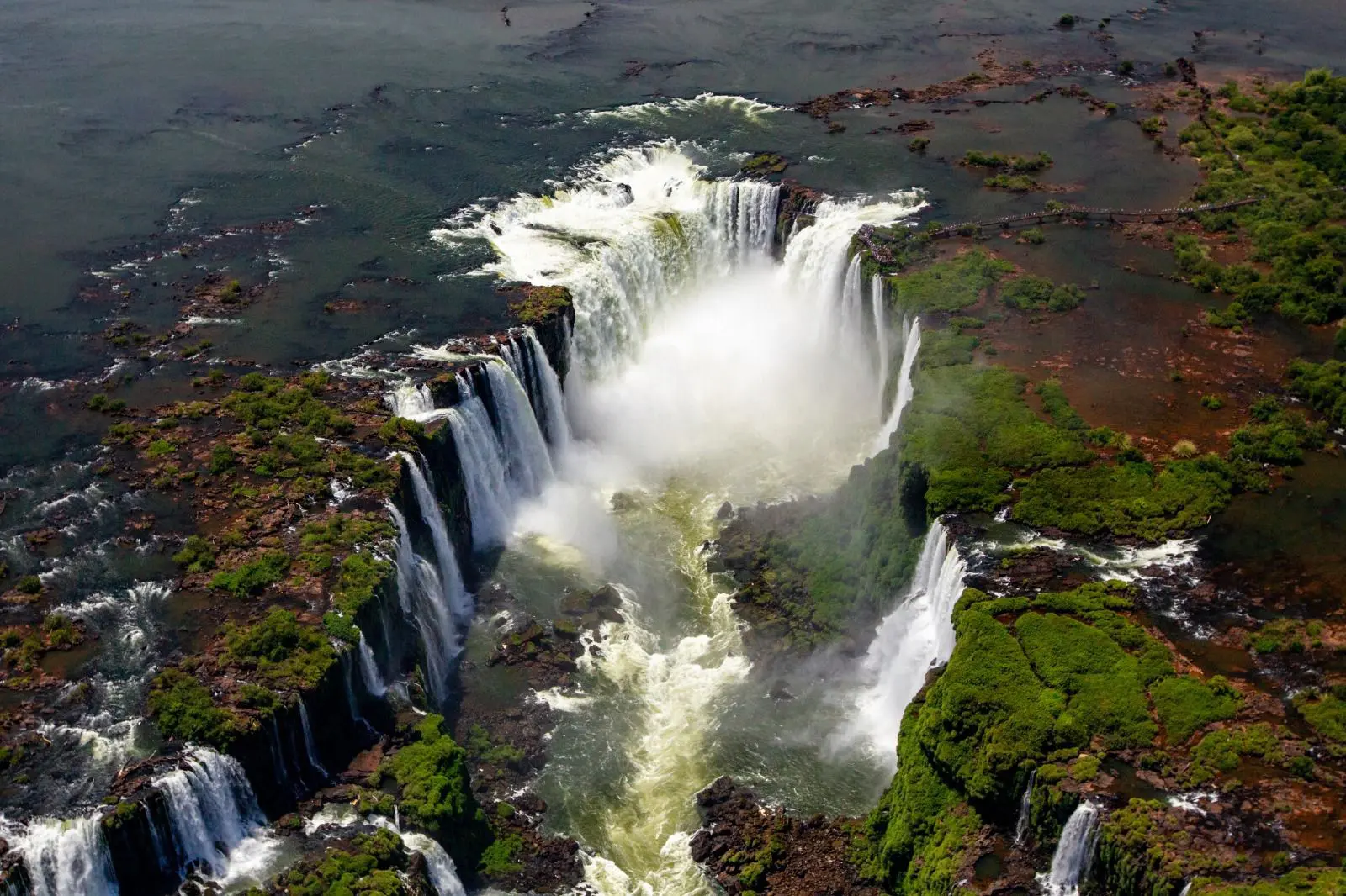 Parque Nacional do Iguaçu recebeu mais de 200 mil visitantes em julho (Foto: Bruno Bimbato)