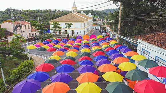 A “Rua dos Guarda-Chuvas” será mais um atrativo de visitação no centro da cidade - Foto: Prefeitura de Santana do Parnaíba / Secom