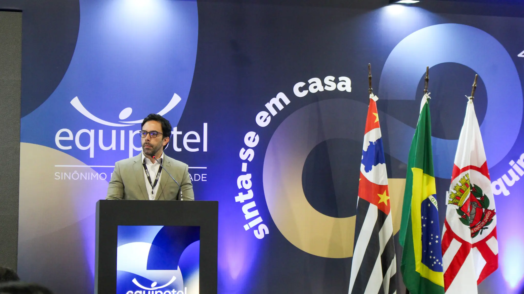 Milton Vasconcelos, presidente da Conotel Brasil, durante a abertura do evento - Foto: Felipe Maresca / DT