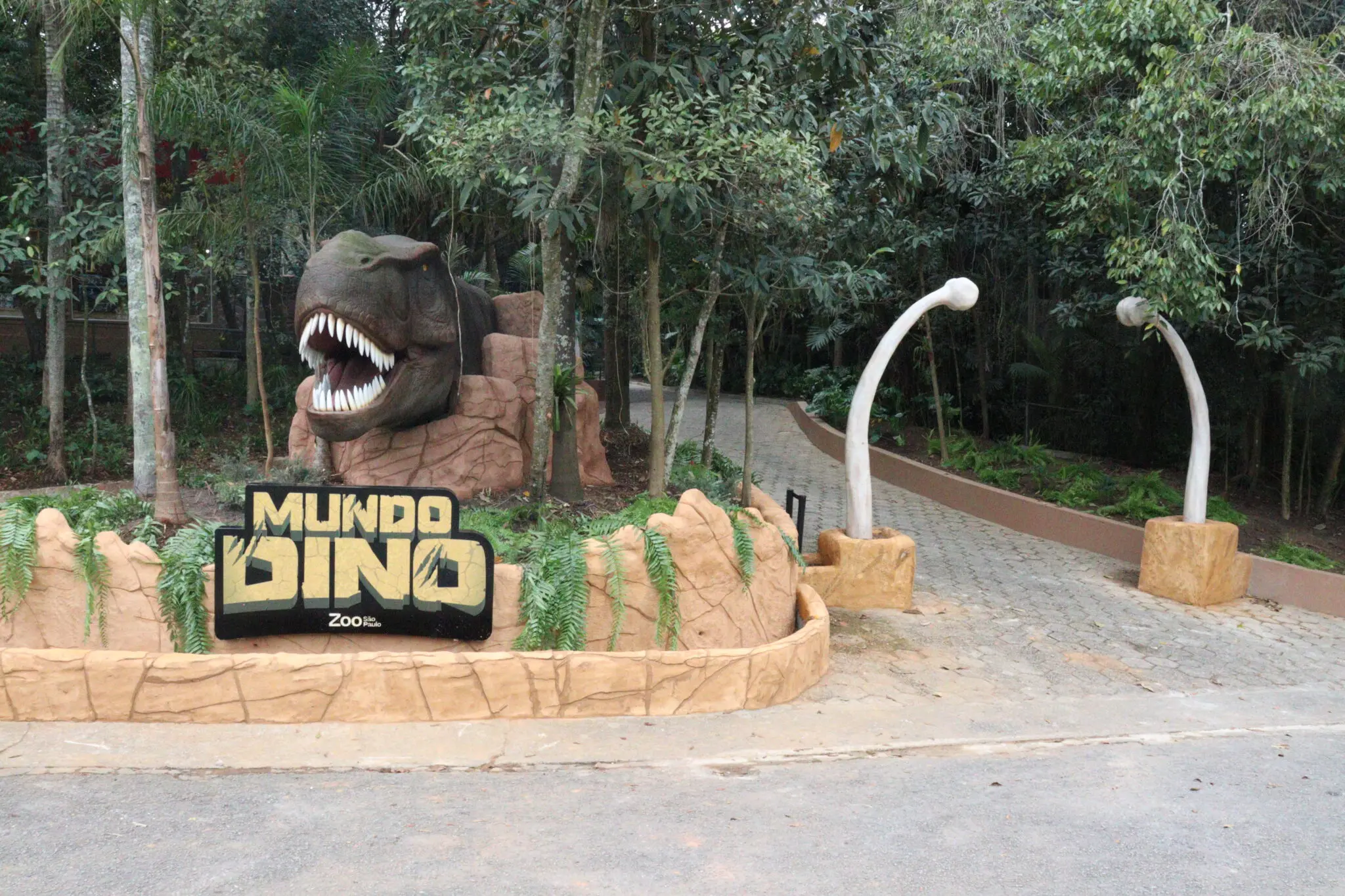 Entrada do Mundo Dino, no Zoológico de São Paulo (Foto: Divulgação)