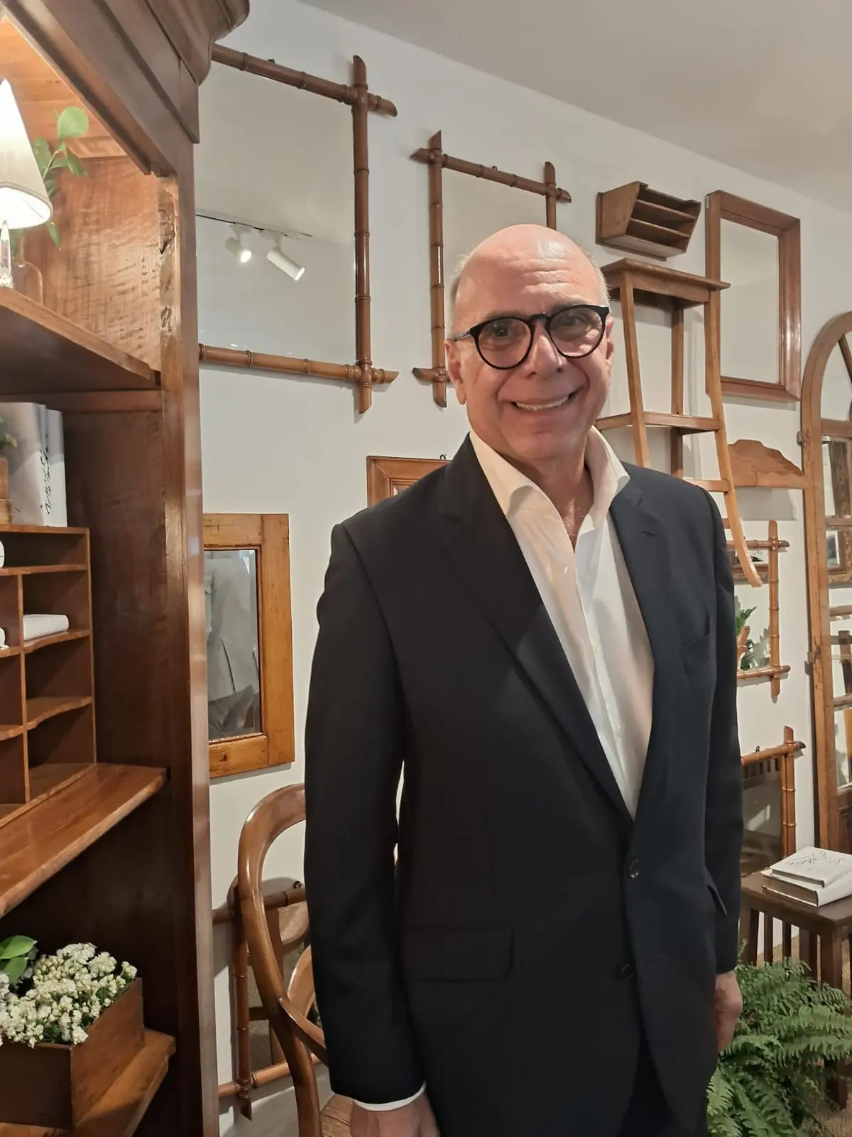 Arnaldo Danemberg, do antiquário homônimo, "paixão pelo modo de ser e receber dos franceses".