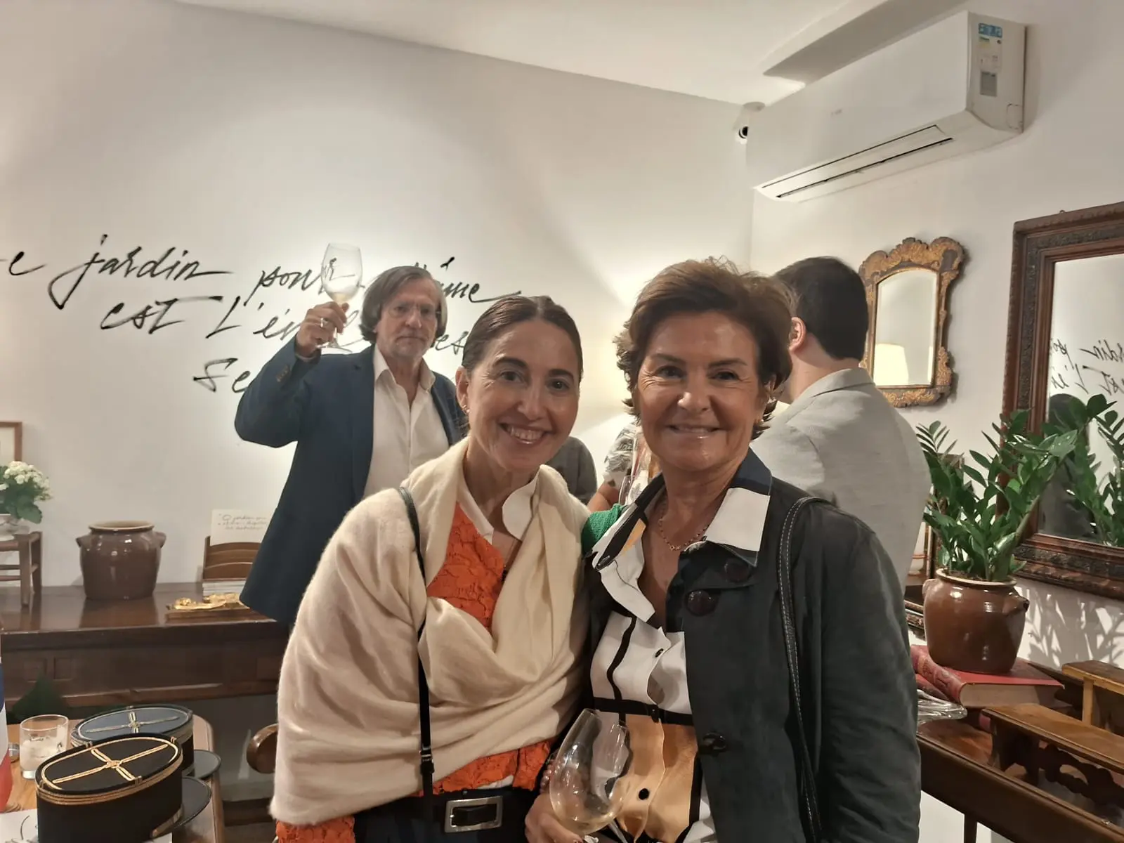 Diana Verde Nieto e Evelyne de Mascarel, farão palestras respectivas sobre sustentabilidade no luxo e etiqueta francesa.