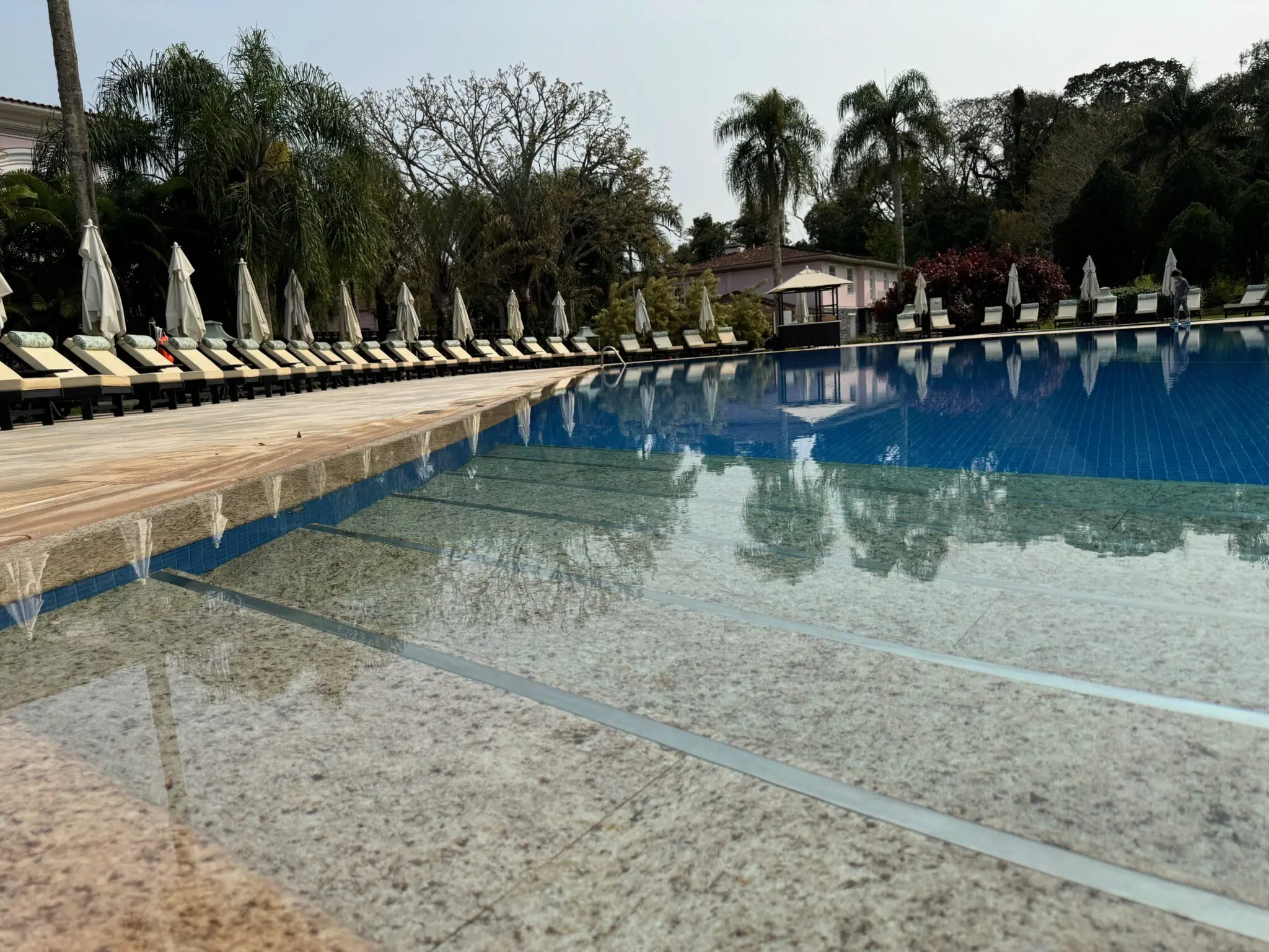 Piscina do hotel das Cataratas com 310m2 ( foto: Simone Barros)