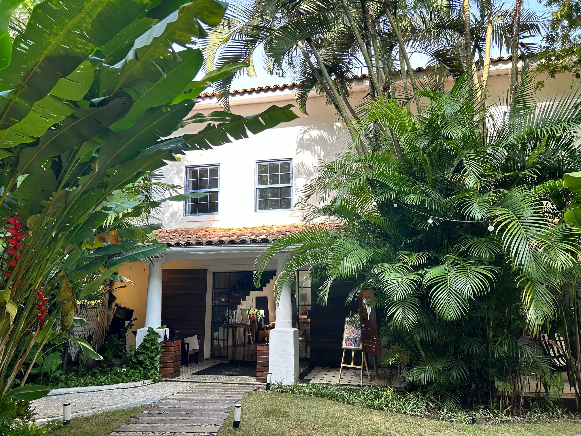 Fachada e jardins do Santa Teresa MGallery (foto Simone Barros)