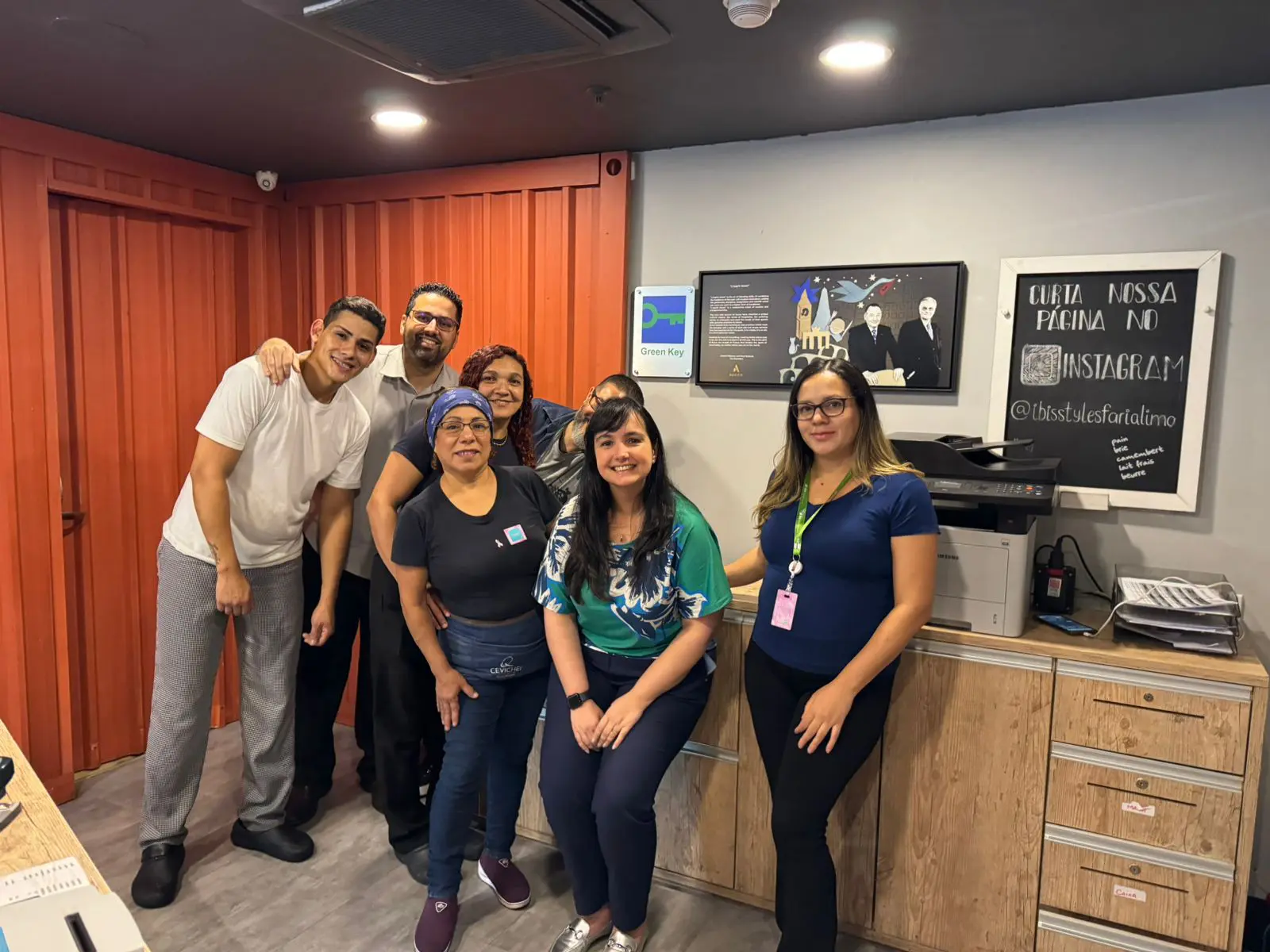 Equipe do ibis Styles Faria Lima recebendo a certificação - Foto: divulgação
