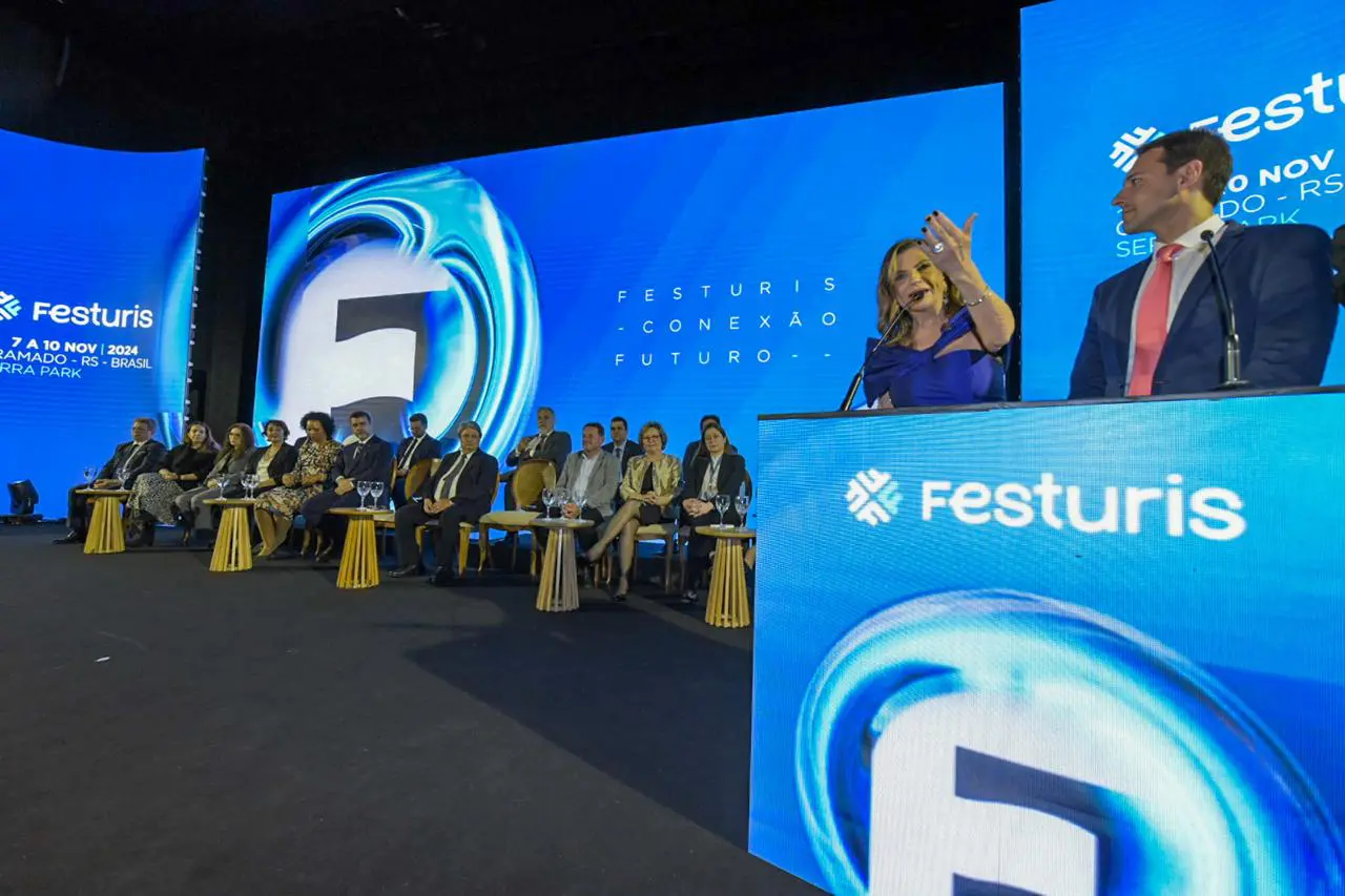 Autoridades do Turismo na cerimônia de abertura do Festuris 2024 - Foto: Rafael Cavalli