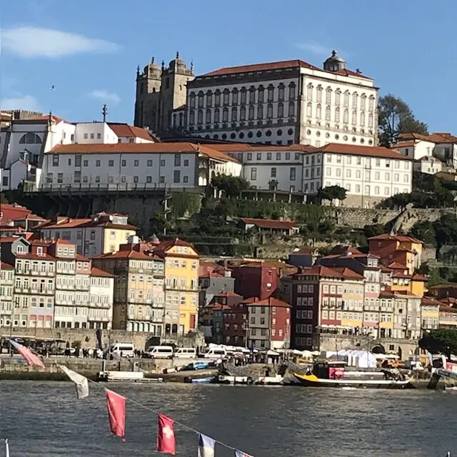 Passeio de barco pelo rio Douro, no Porto ( foto: Simone Barros)