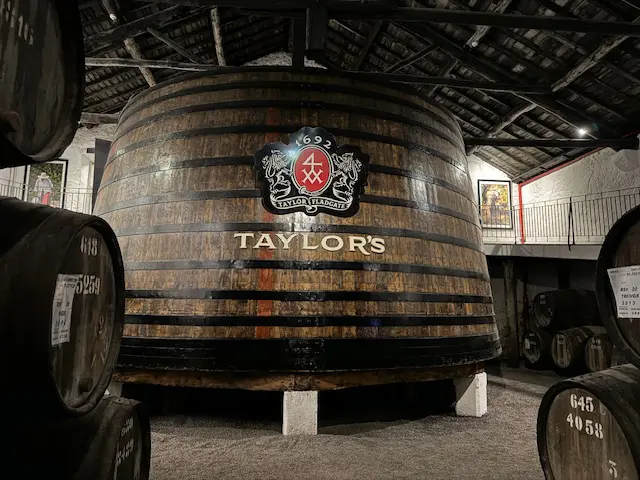 Tour e degustação de vinhos na Taylor’s, uma das mais antigas caves de vinho do Porto ( foto: Simone Barros)