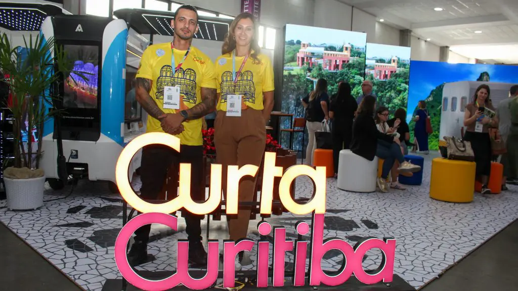 Foto 2 estande Curta Curitiba Expo Turismo Paraná 2025 (Foto: Felipe Maresca)