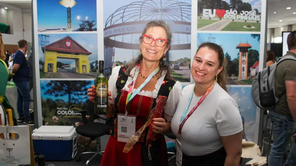 estande da cidade de São José dos Pinhais expo turismo paraná