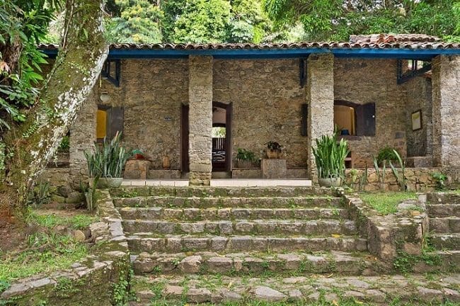 A Casa de Pedra, na propriedade litorânea.