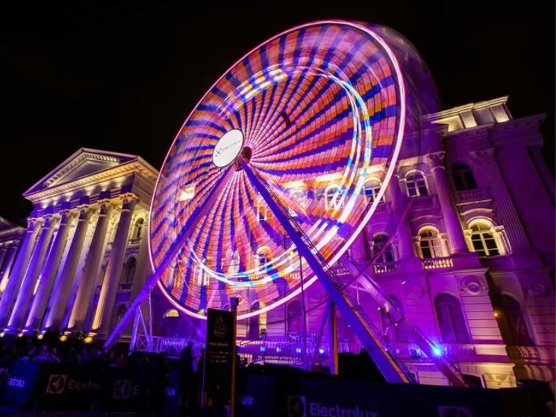 Roda-gigante da Vila Electrolux na Praça Santos Andrade. Foto Daniel Castellano SMCS
