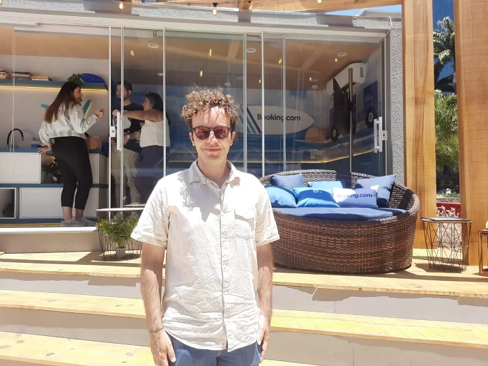 Luíz Cegato, gerente de comunicação da Booking.com.