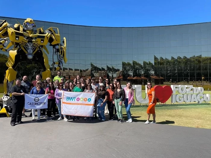 Agentes de viagens reunidos durante famtour em Foz do Iguaçu