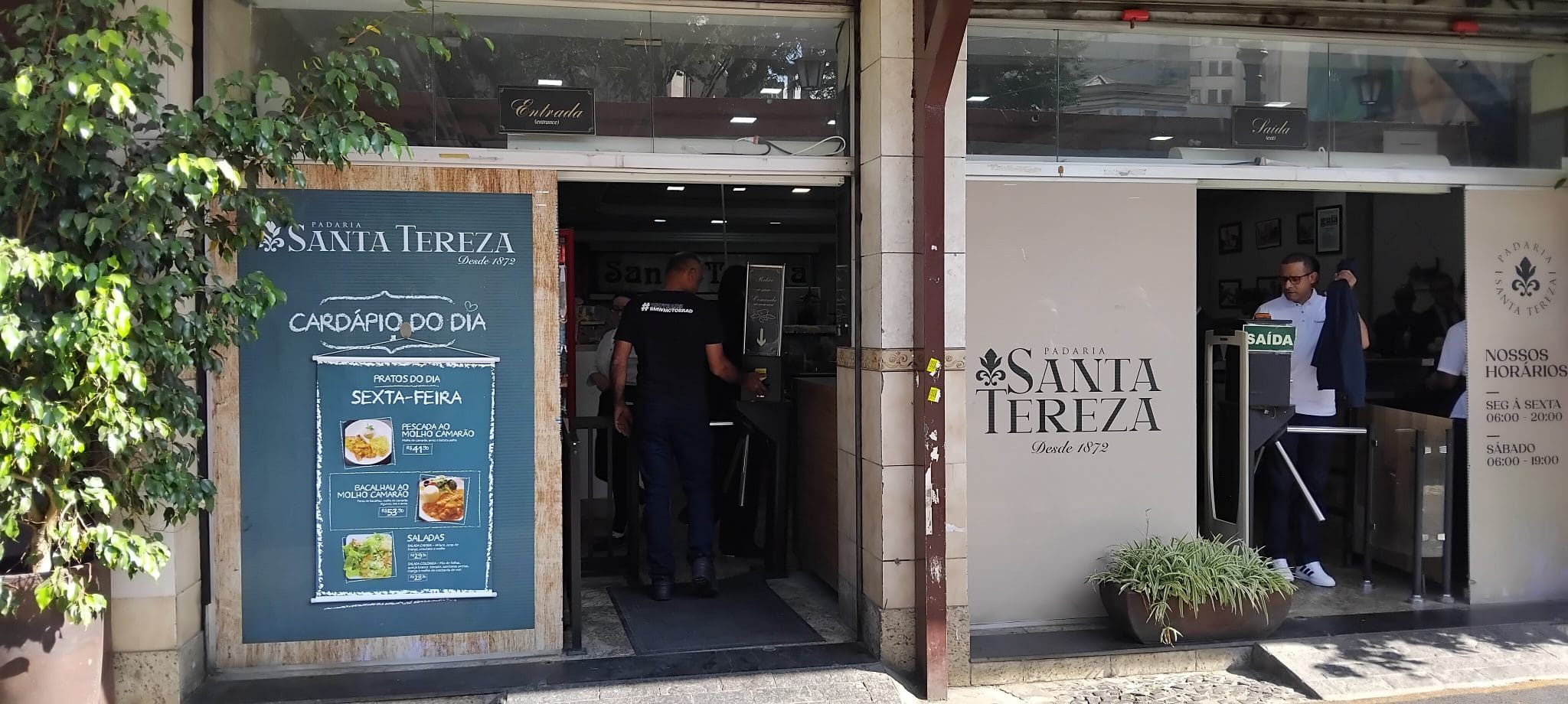 Entrada da padaria - Foto: divulgação