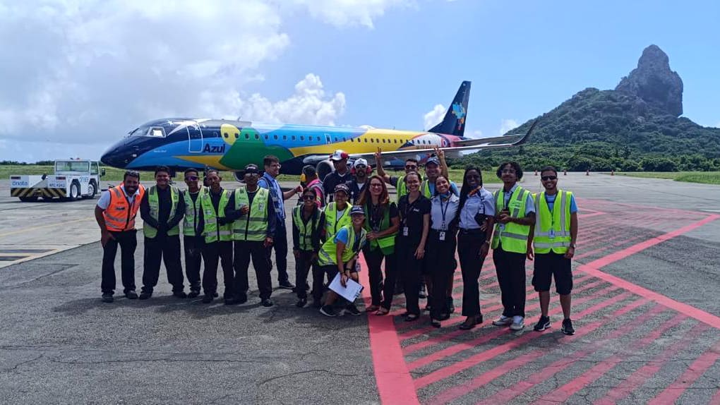 Primeiro Embraer E195 da Azul pousa em Fernando de Noronha - Foto: divulgação 