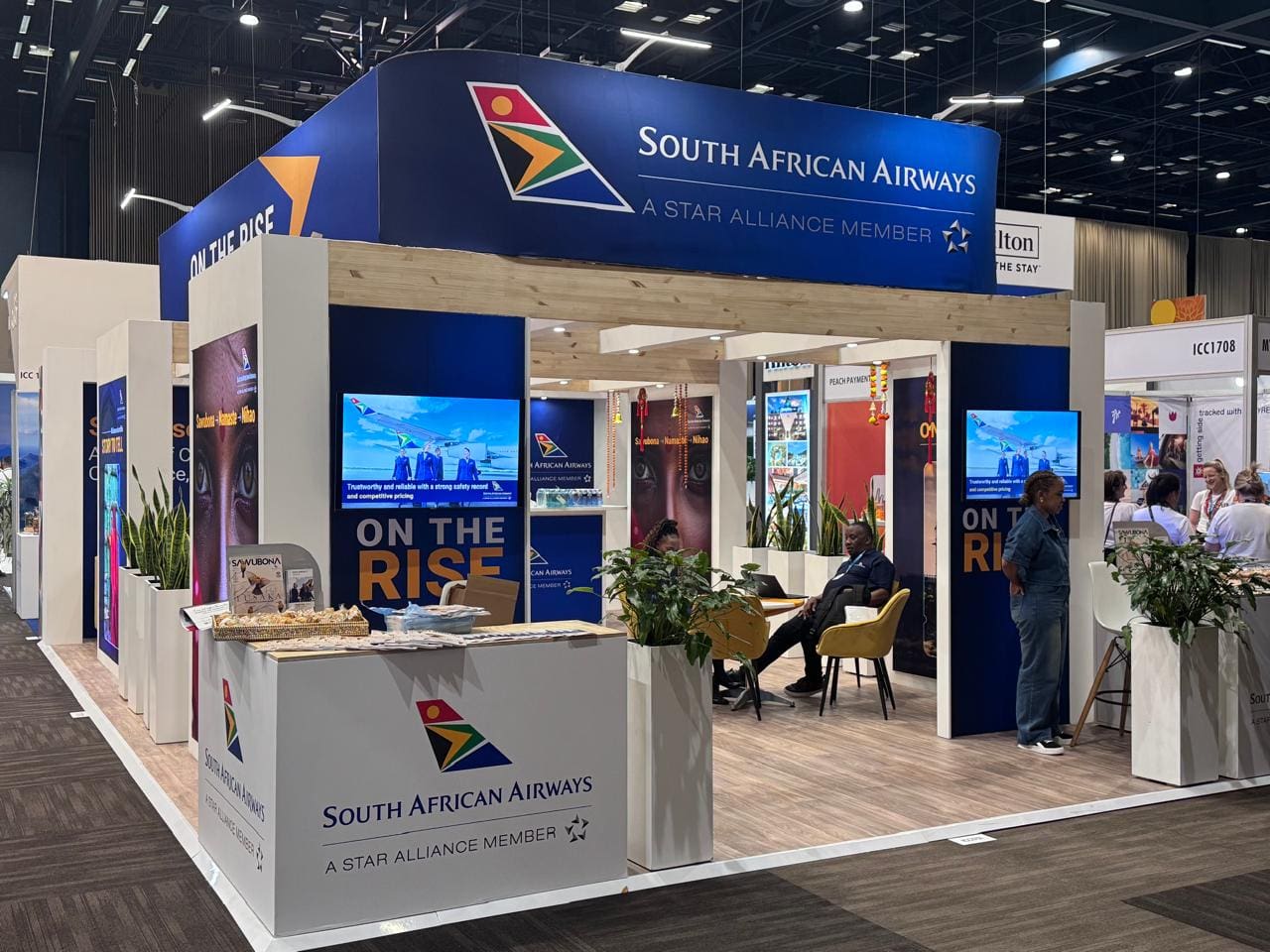 Estande da South African Airways durante a Africa's Travel Indaba 2025, em Durban - Foto: Vinicius Sirulli / DT