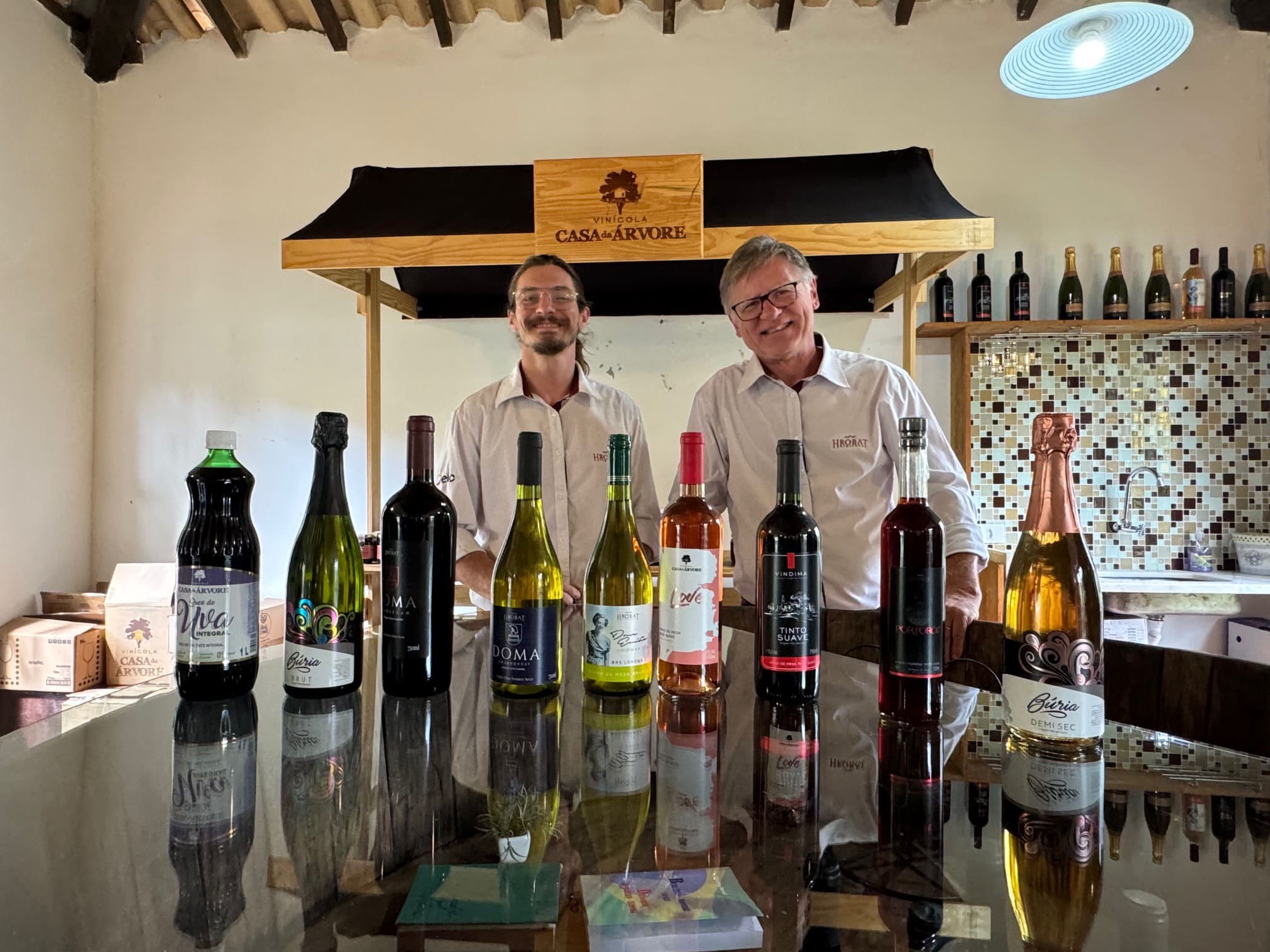 Degustação de vinhos na vinícola Casa da Árvore e a gastronomia de seu restaurante esloveno. (foto: Simone Barros)