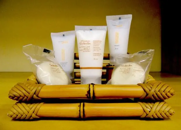 A parceria entre a Atlantica Hotels e a Natura foi estabelecida em 2013 para o fornecimento de amenities para as marcas Quality e Comfort Suites