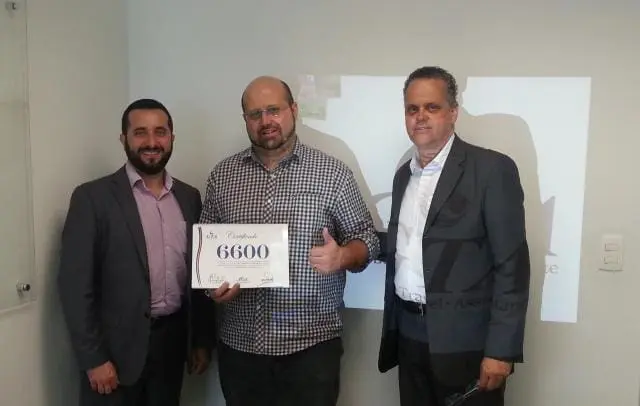 Josué Araujo, executivo de Contas da GTA, ministrou o treinamento e aproveitou para fazer a entrega