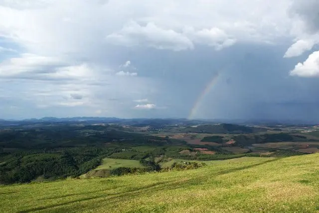 Vista do Pico do Gavião, na divisa de íguas da Prata e Andradas