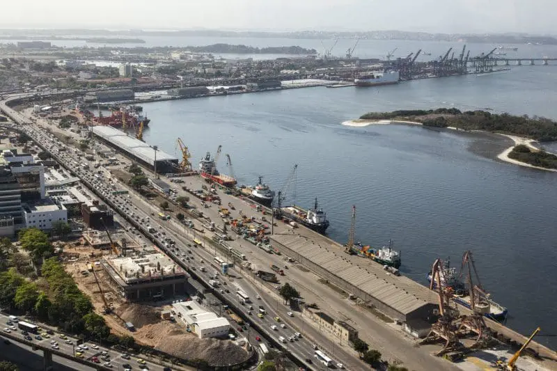 Imagem aérea do porto do Rio de Janeiro que está passando por reestruturação para próxima temporada