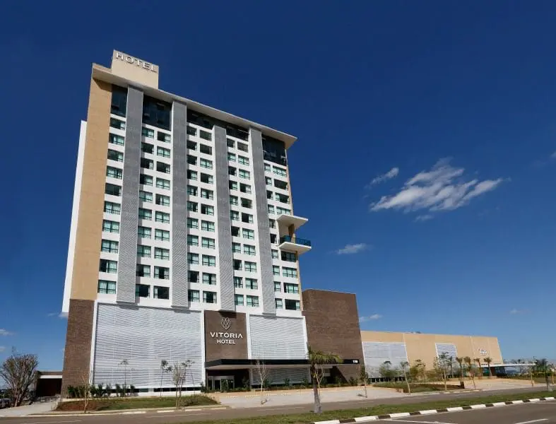 O hotel possui 172 apartamentos e está a 45 dias em regime soft opening (Foto: Amaury Simões)