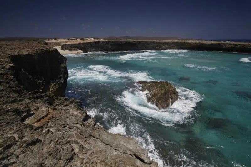 Boca Prins, em Aruba, possui dunas de areia que constantemente mudam de forma por conta dos fortes ventos do local. (Foto: divulgação)