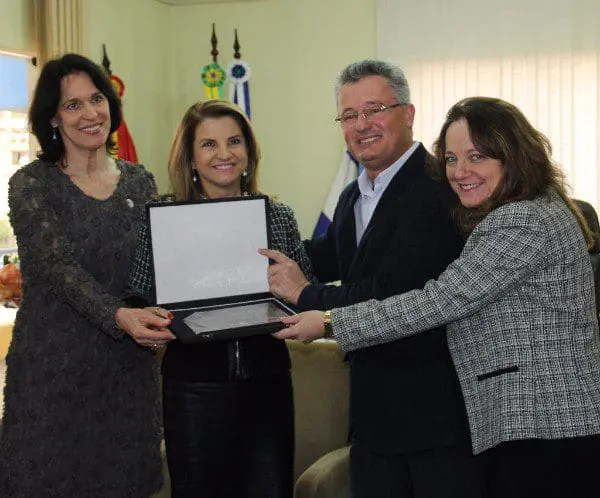 Embaixadora-deGaribaldi_9_15