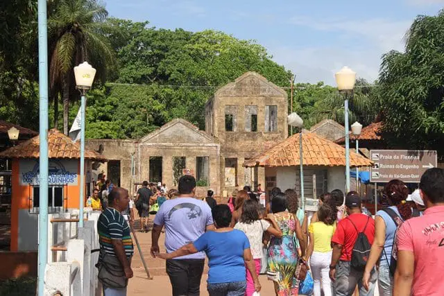 Na chegada a Cotijuba o visitante observa as ruínas do antigo educandário e depois presídio (Foto: DT)