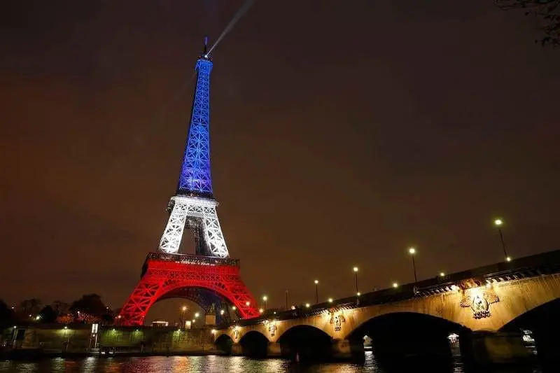 Torre_Eiffel_Reuters_01_16