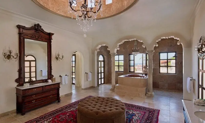 Elizabeth Taylor Suite e a banheira em formato de coração